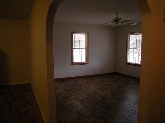 4th image of 404 Hickory Hills Dr
