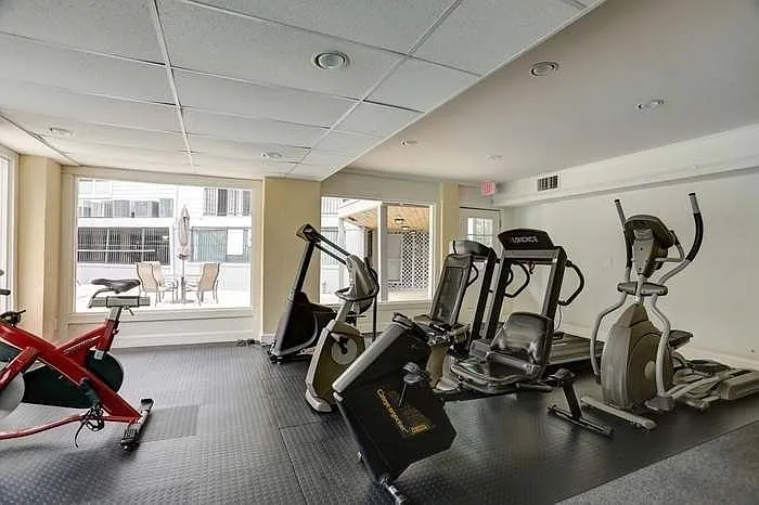 2 bed, 1032 sqft, $1,750 — Photo 2