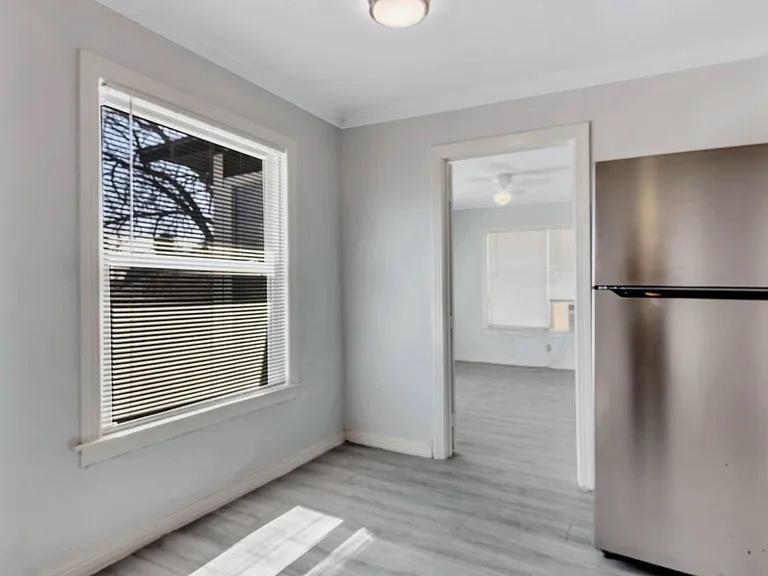 305 N Robinson St — Photo 32