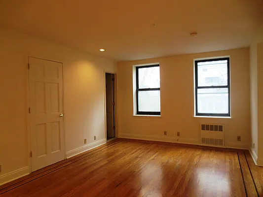 Rented by Waverly Realty Associates | media 30