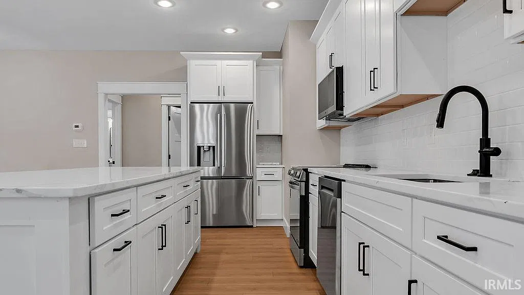 5 bed, 5.0 bath, 2384 sqft, $6,250 — Photo 2