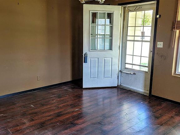 4th image of 1006 E Ave