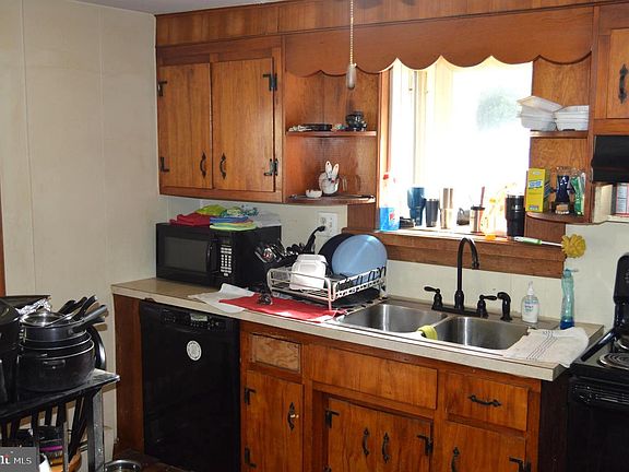 2nd image of 46 Mountain Spring Rd