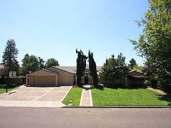3rd image of 4801 Dubois Dr