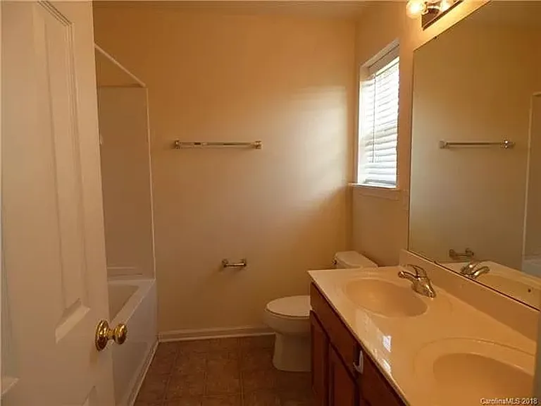 11040 Derryrush Dr — Photo 13