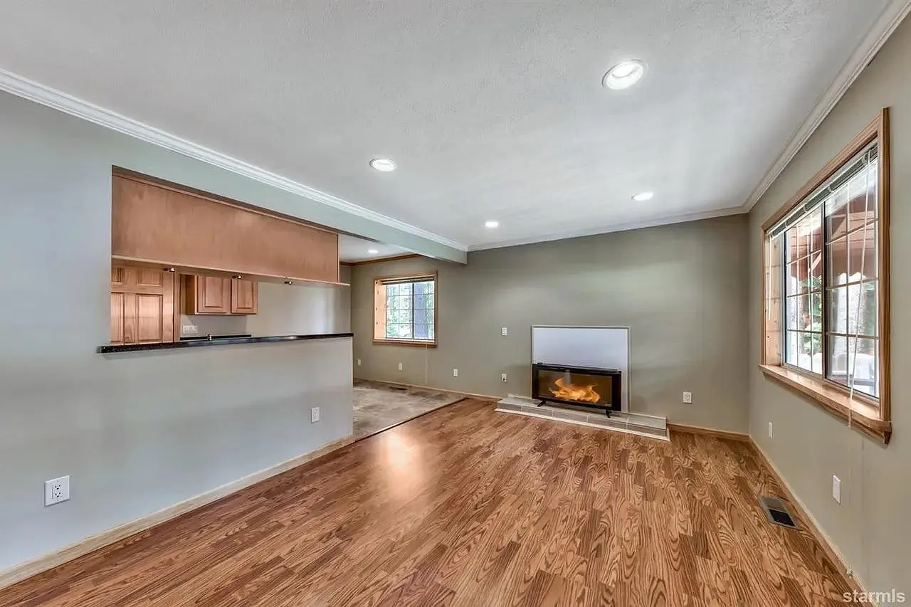 2 bed, 800 sqft, $2,300 — Photo 3