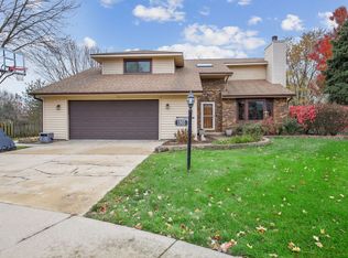 1905 Barrington Dr, Champaign, IL 61821