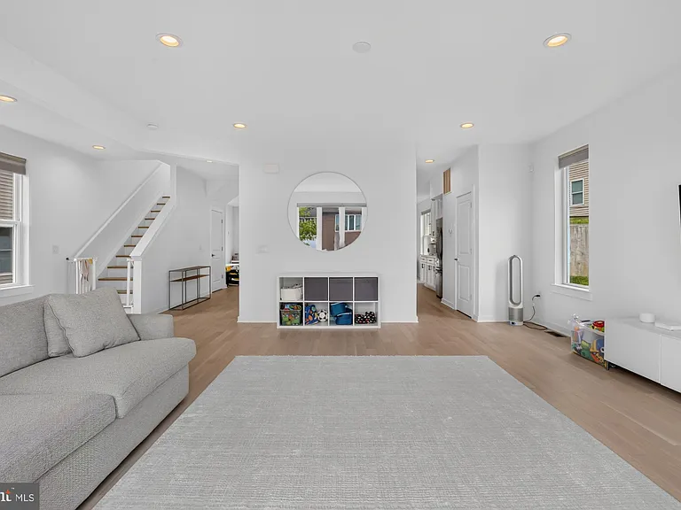 7354 Ridge Ave #27 — Photo 5