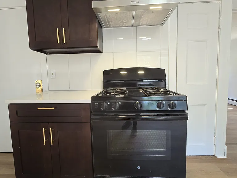 86 Emerson St #1 — Photo 9