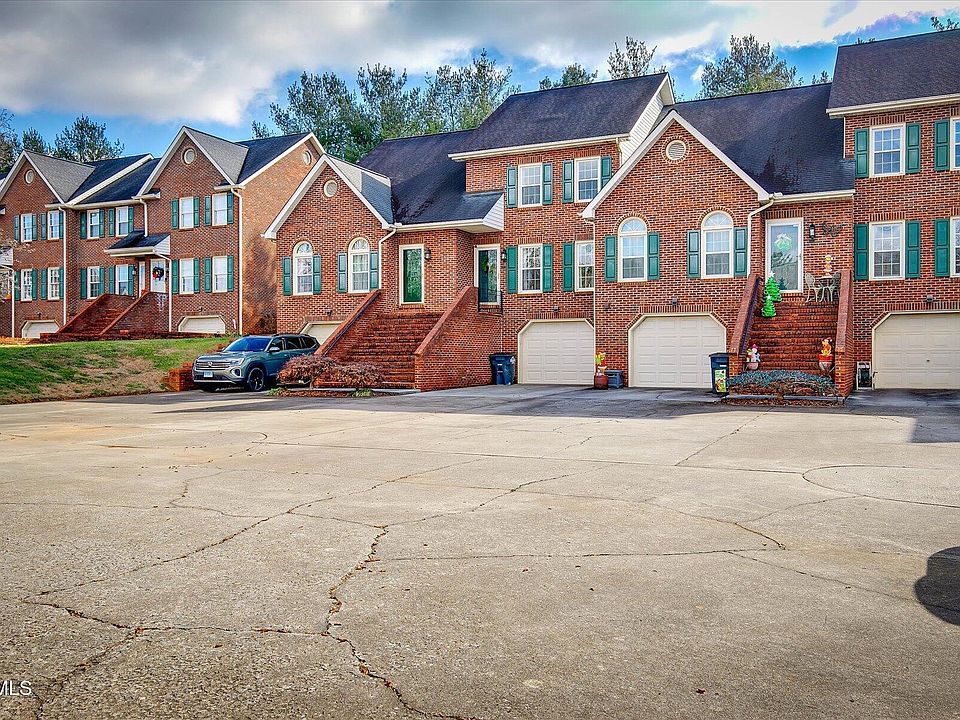 1st image of 437 Andover Ct