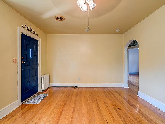 5th image of 3006 Fleetwood Ave SW