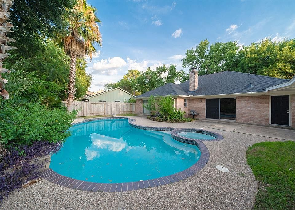 1st image of 15410 Glenwood Park Dr