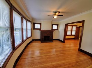 1427 Lakepointe St, Grosse Pointe, MI 48230