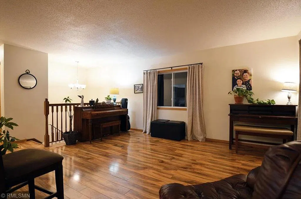 4 bed, 1850 sqft, $2,700 — Photo 3