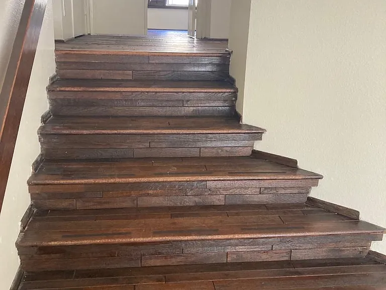 Steps to Dinning area