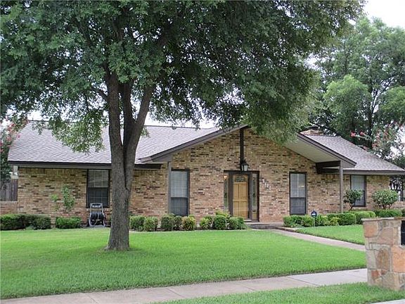 2nd image of 2110 Huntington Dr