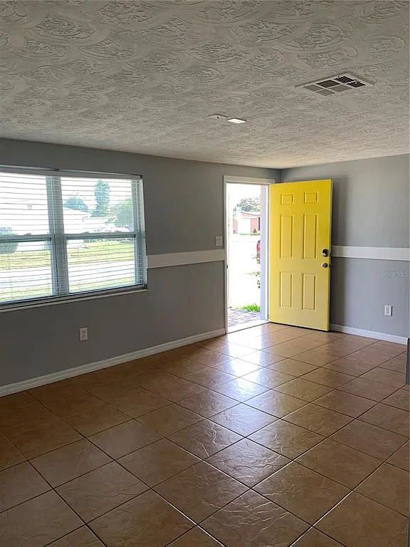 2 bed, 1.0 bath, 990 sqft, $1,599 — Photo 3