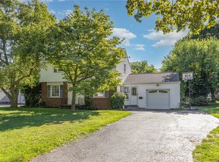 146 Cornwall Ln, Rochester, NY 14617