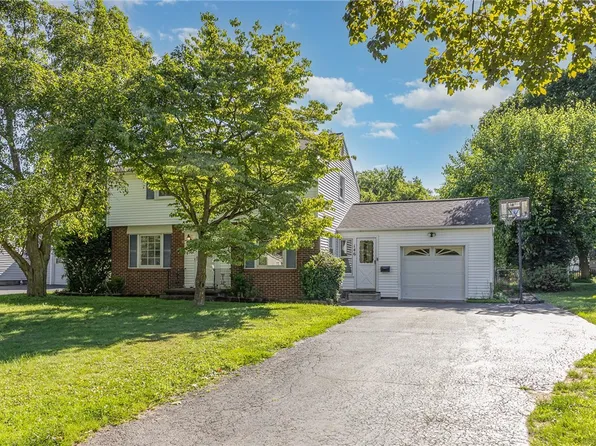 146 Cornwall Ln, Rochester, NY 14617