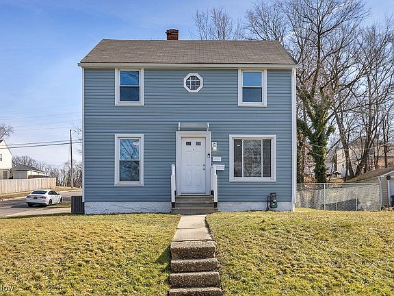 2nd image of 1113 Roslyn Ave