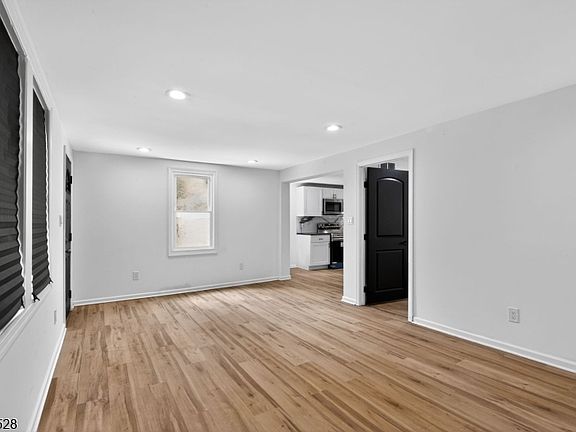 3rd image of 39 Fern Rd