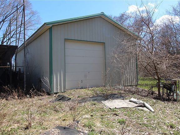 5th image of 3060 Gates Rd