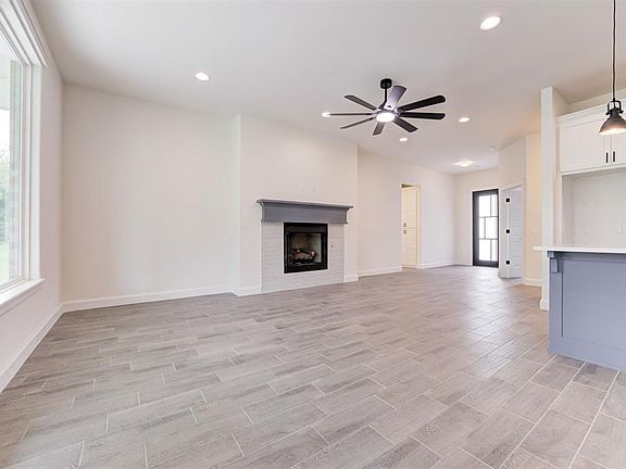 5th image of 3014 Pescara Dr