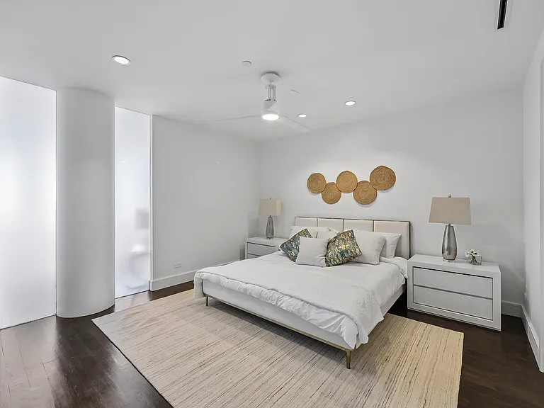 2408 Victory Park Ln #832 — Photo 2