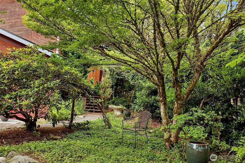 4th image of 1225 Verona Street