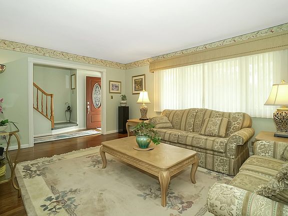 4th image of 56 Schuyler Dr