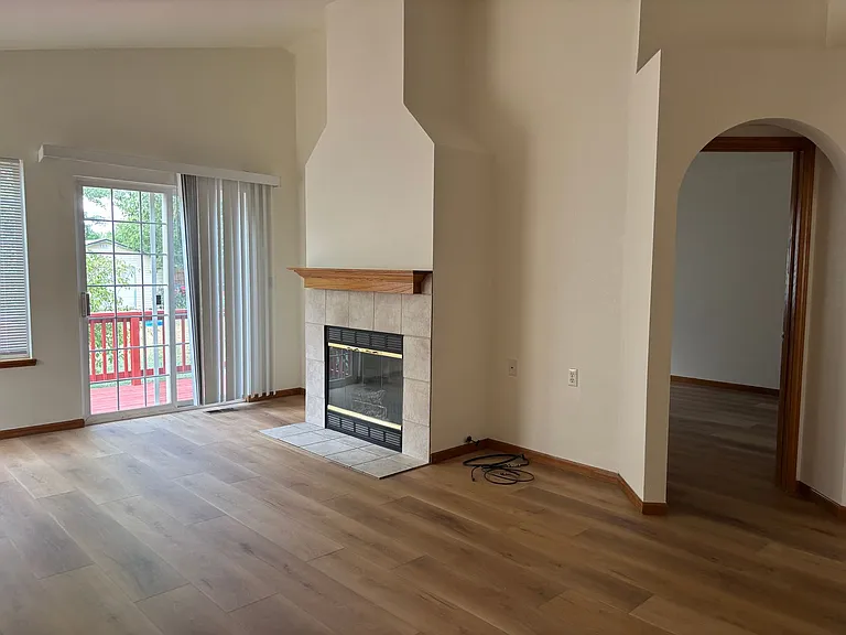 1126 Belleview Dr — Photo 2