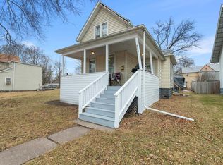 908 W 8th St, Davenport, IA
