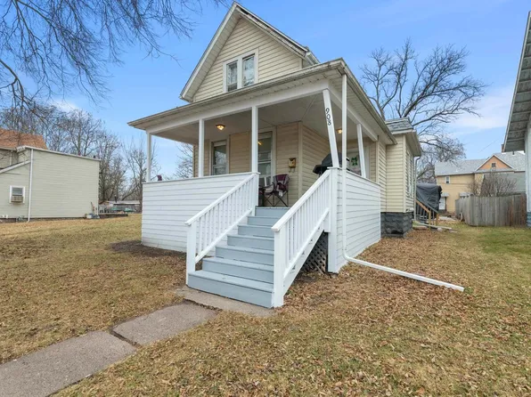 908 W 8th St, Davenport, IA 52802
