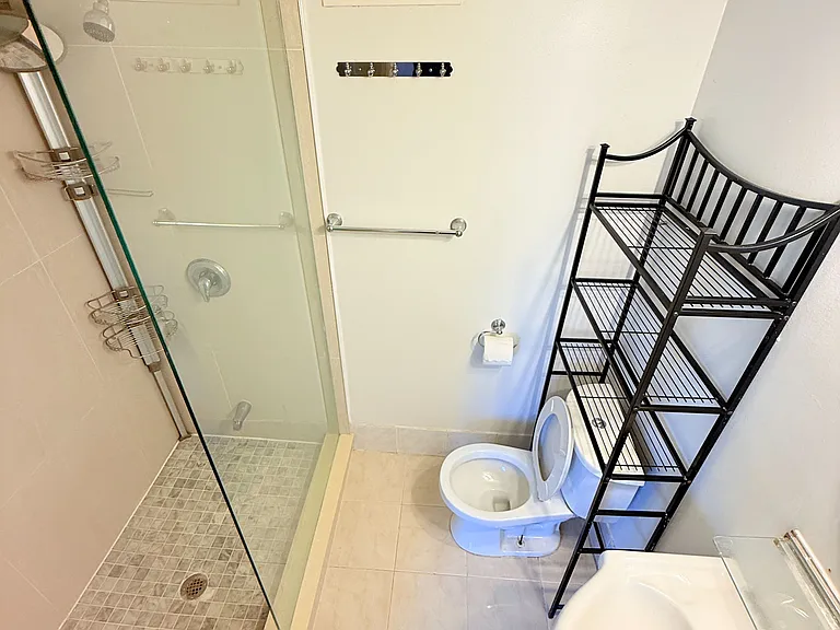 16 Madsen Cres — Photo 8