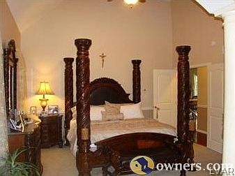 Master Bedrm With Master Bath Rm & Sitting Area