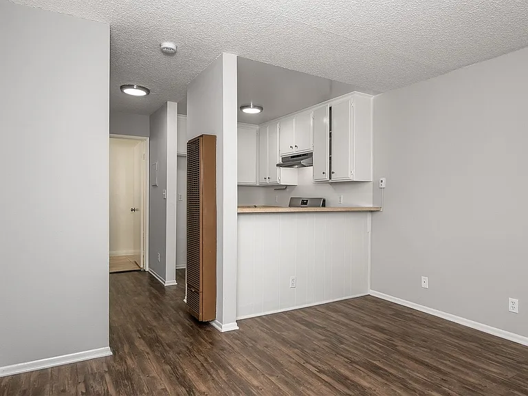 6260 Vineland Ave — Photo 7