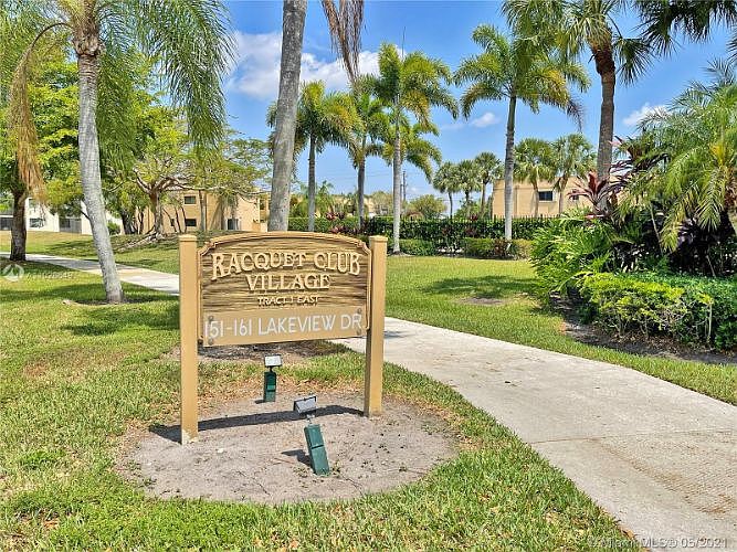 1st image of 159 W Lakeview Dr #103