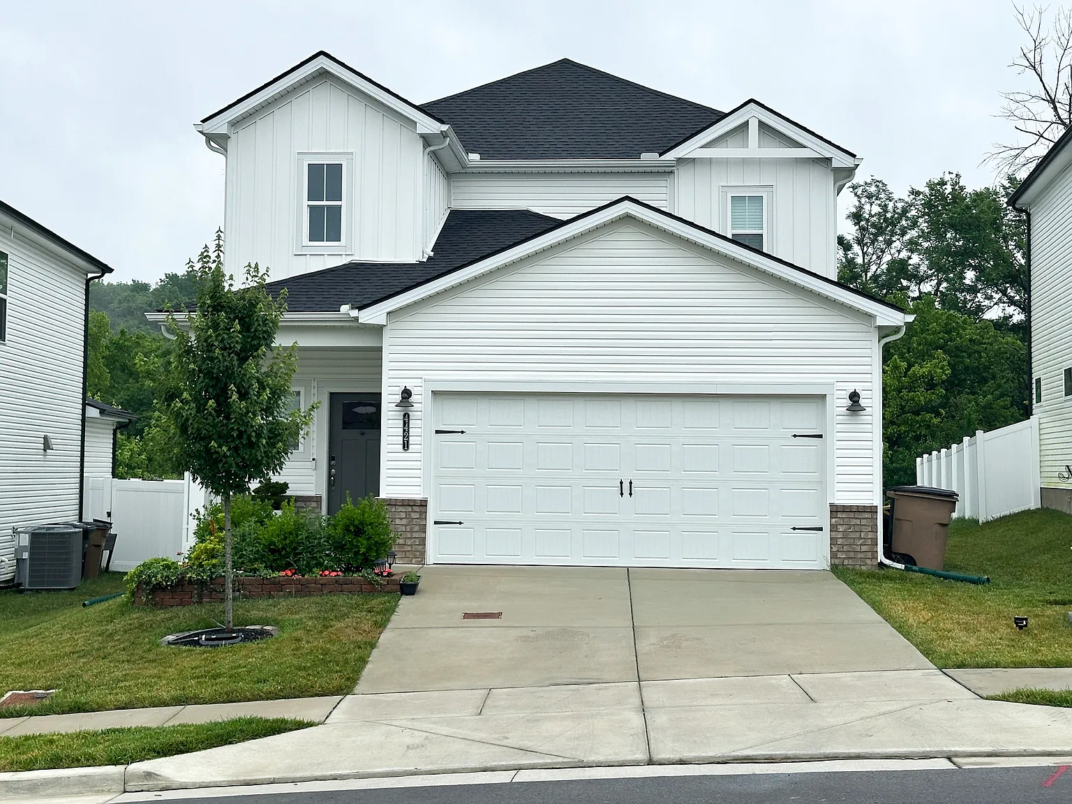 4 bed, 2.5 bath, 2081 sqft, $2,800 — Photo 1