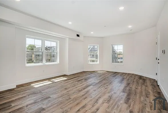 2 bed, 1200 sqft, $2,500 — Photo 3