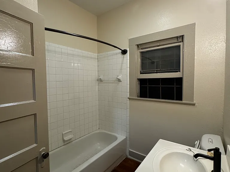 505 Wilmington Ave #B — Photo 10