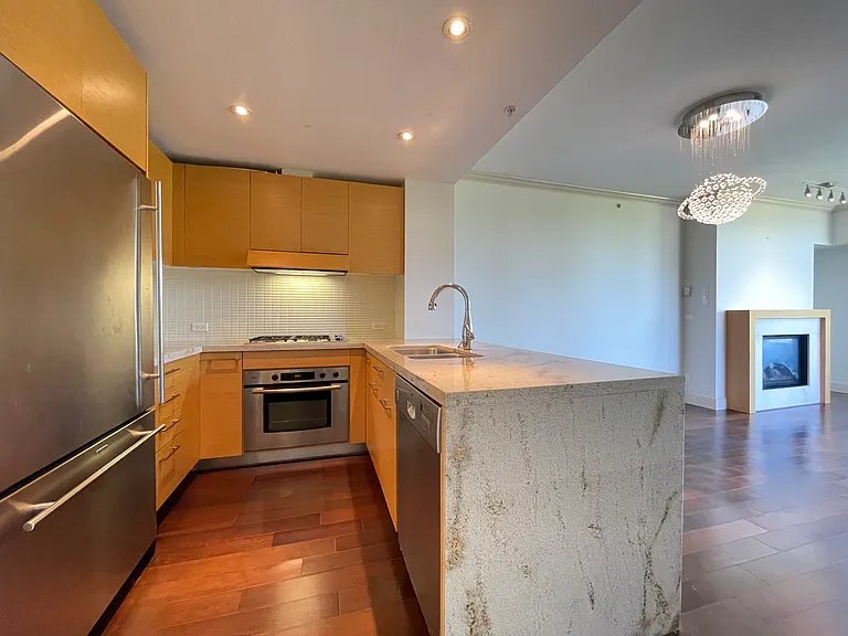 6015 Iona Dr #303 — Photo 2