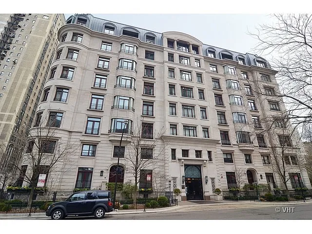 65 E Goethe St APT 101 photo 1