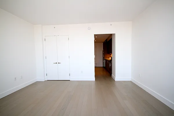 Rented by Red Apple Group | media 25