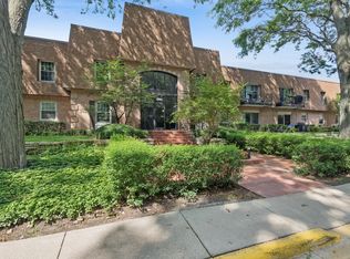 1240 Park Ave W APT 331, Highland Park, IL 60035