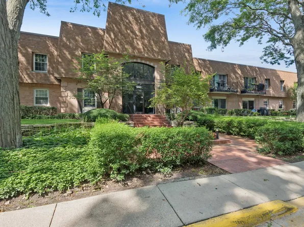1240 Park Ave W APT 331, Highland Park, IL 60035