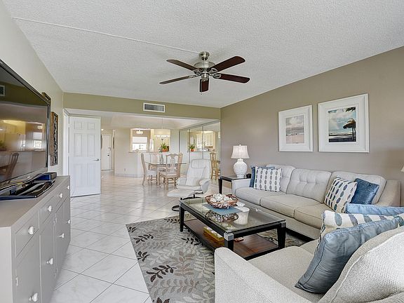4th image of 23279 Barwood Lane #202
