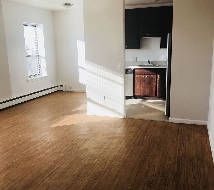 2nd image of 1528 W Morse Ave APT 409