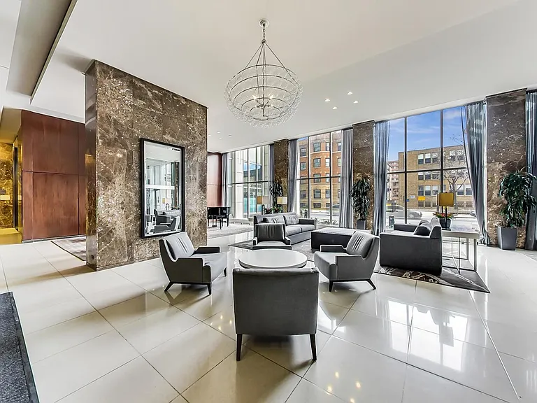 655 W Irving Park Rd #5303 — Photo 21