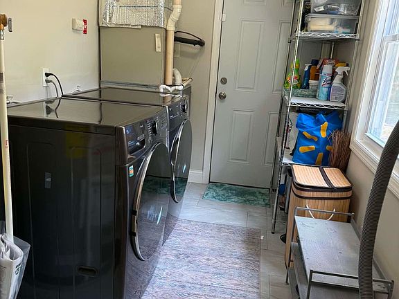 2nd image of 3048 Tremont Ave