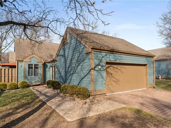 336 Lakeside Dr, Liberty, MO 64068